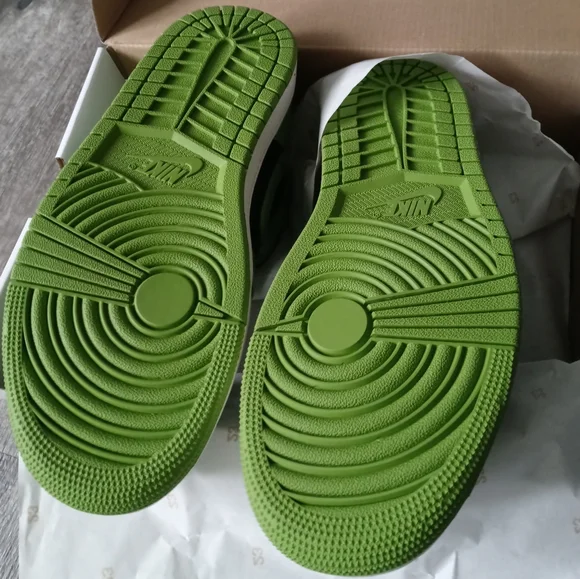 Women's Air Jordan 1 MD  Size 8.5 - Picture 4 of 11